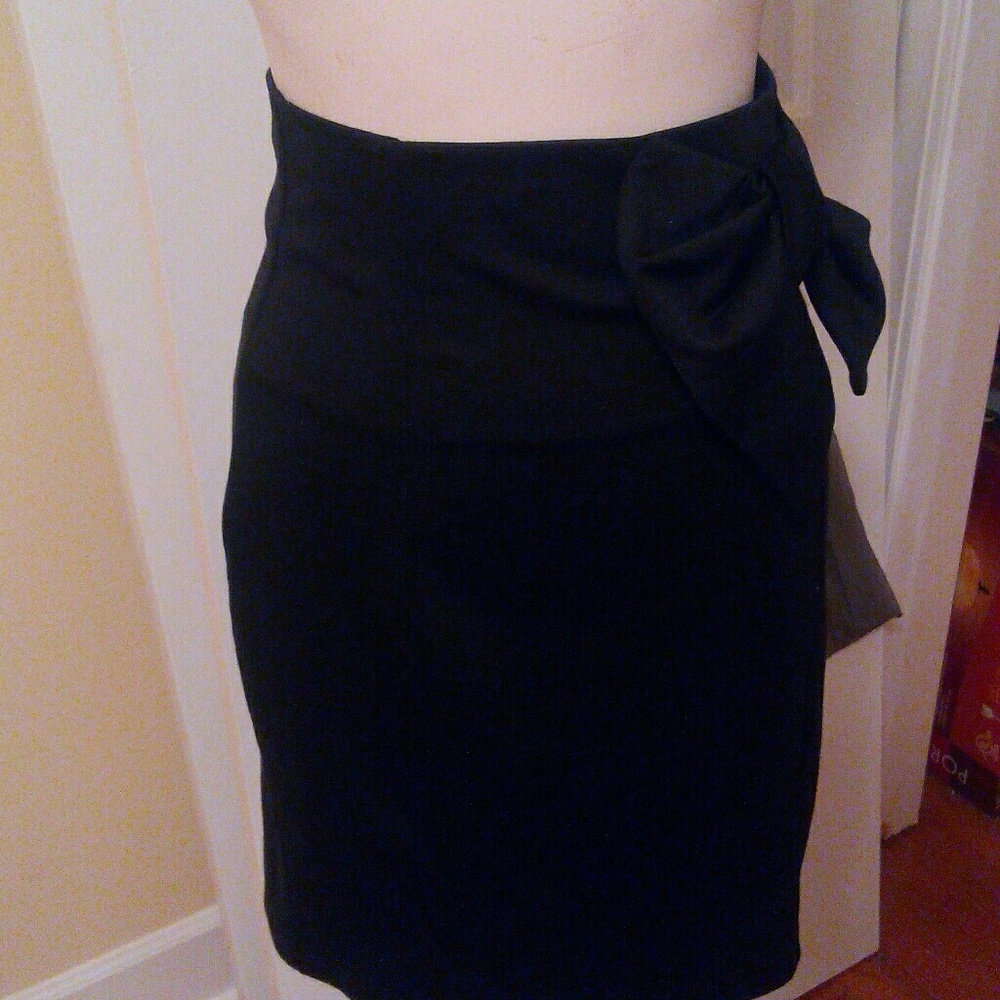 Black knit skirt